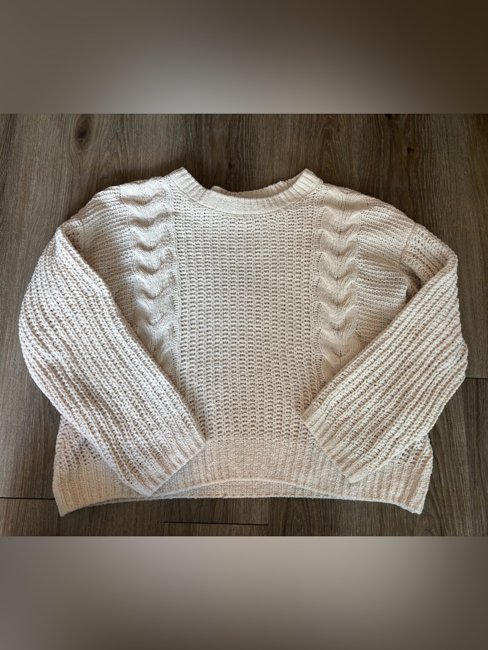 SO Cream Cable-Detail Scoop Neck Sweater